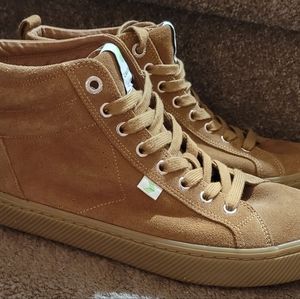 Cariuma men's sneakers